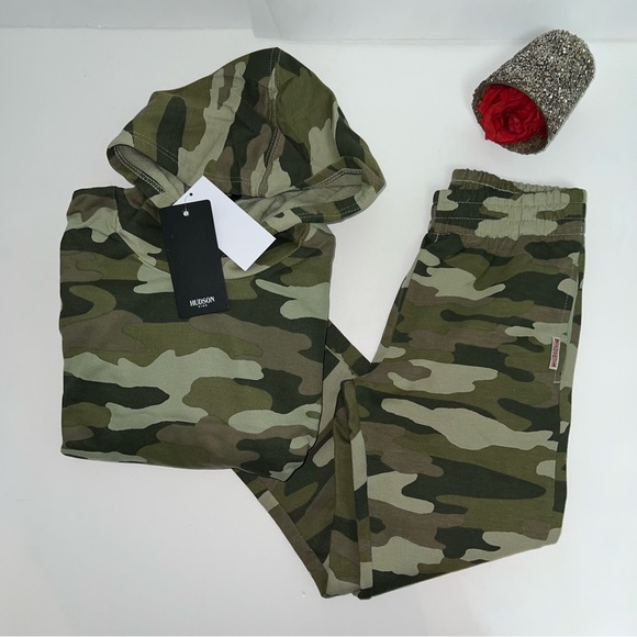 2 Piece Hudson Jeans Kids' Camo Pullover Hoodie & Jogger Set Size Medium- NWT - Picture 2 of 14
